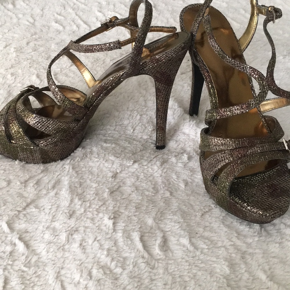 Shoe - Picture 3 of 5